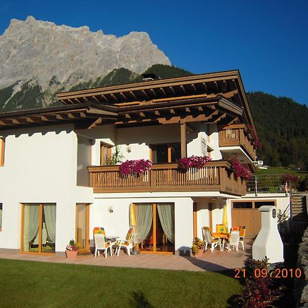 Haus Angelika Apartamento Ehrwald Exterior foto