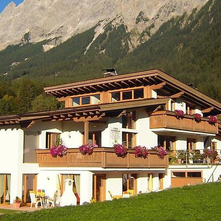 Haus Angelika Apartamento Ehrwald Exterior foto